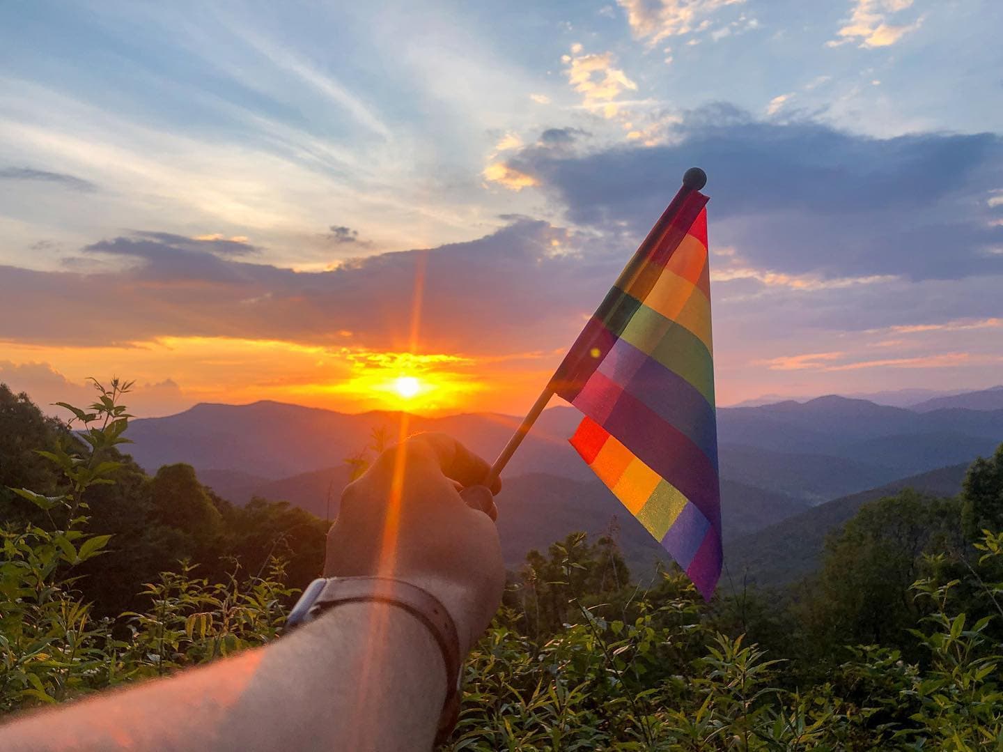 LGBTQIA+ Flag in the Blue Ridge Mountains / Photo: @norrisrk LGBTQIA+ Flag in the Blue Ridge Mountains / Photo: @norrisrk