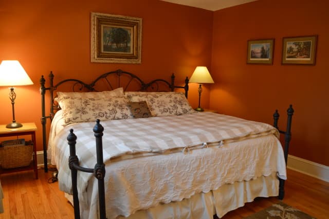 This masculine yet beautiful room will let you relax in it's comfortable bucolic setting. This masculine yet beautiful room will let you relax in it's comfortable bucolic setting.